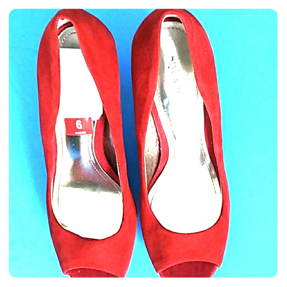 Style & Company red heels
